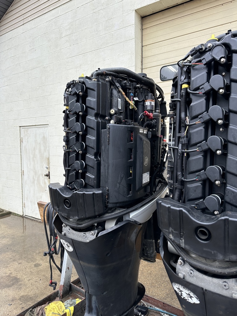 2008 Mercury Verado 250HP 4 Stroke Outboard Engine 25" Shaft Pair Twins