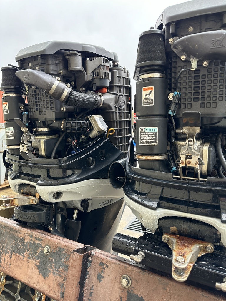 2008 Mercury Verado 250HP 4 Stroke Outboard Engine 25" Shaft Pair Twins