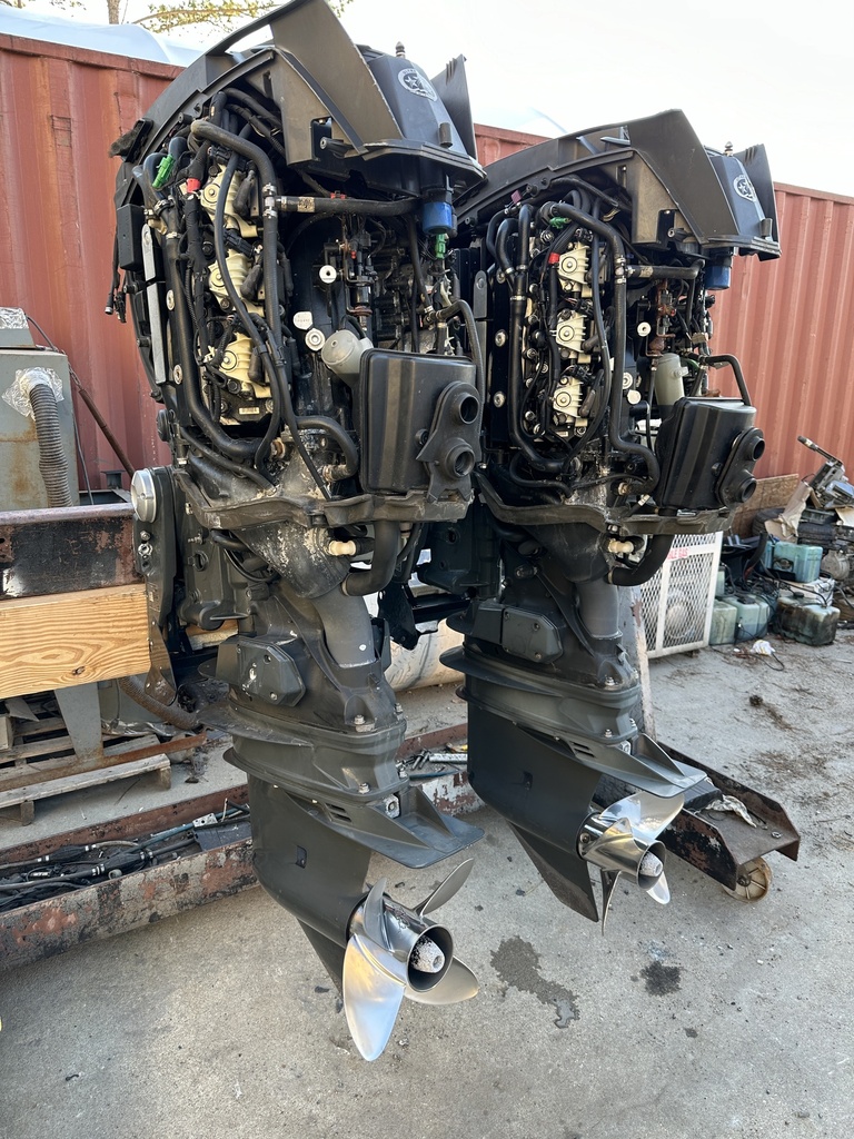 2017 Evinrude 250HP G2 2 Stroke Outboard Engine 25" Pair Twins