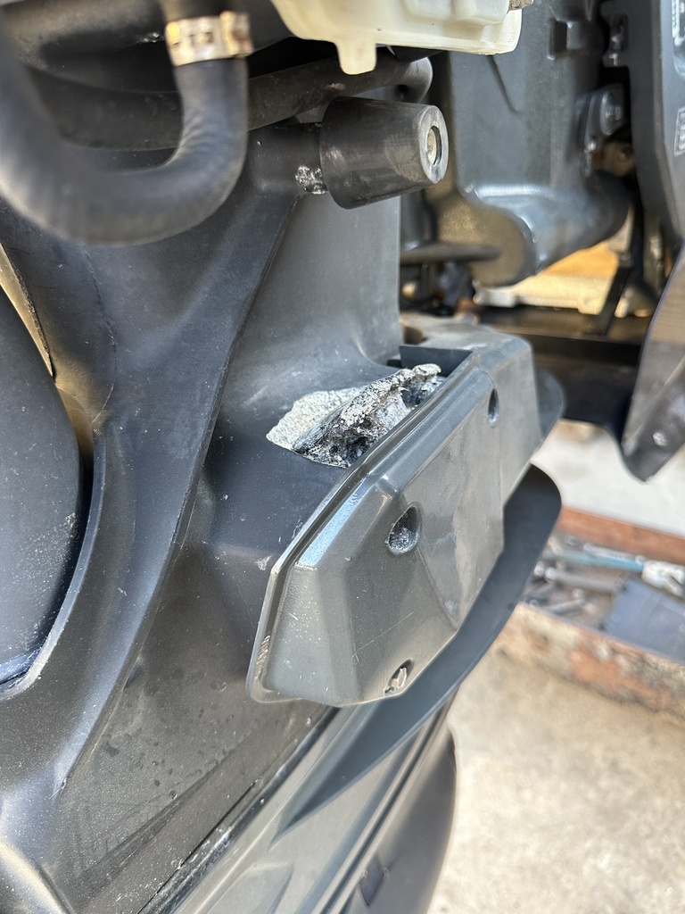 2017 Evinrude 250HP G2 2 Stroke Outboard Engine 25" Pair Twins