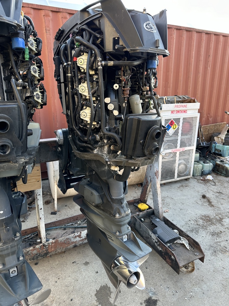 2017 Evinrude 250HP G2 2 Stroke Outboard Engine 25" Pair Twins