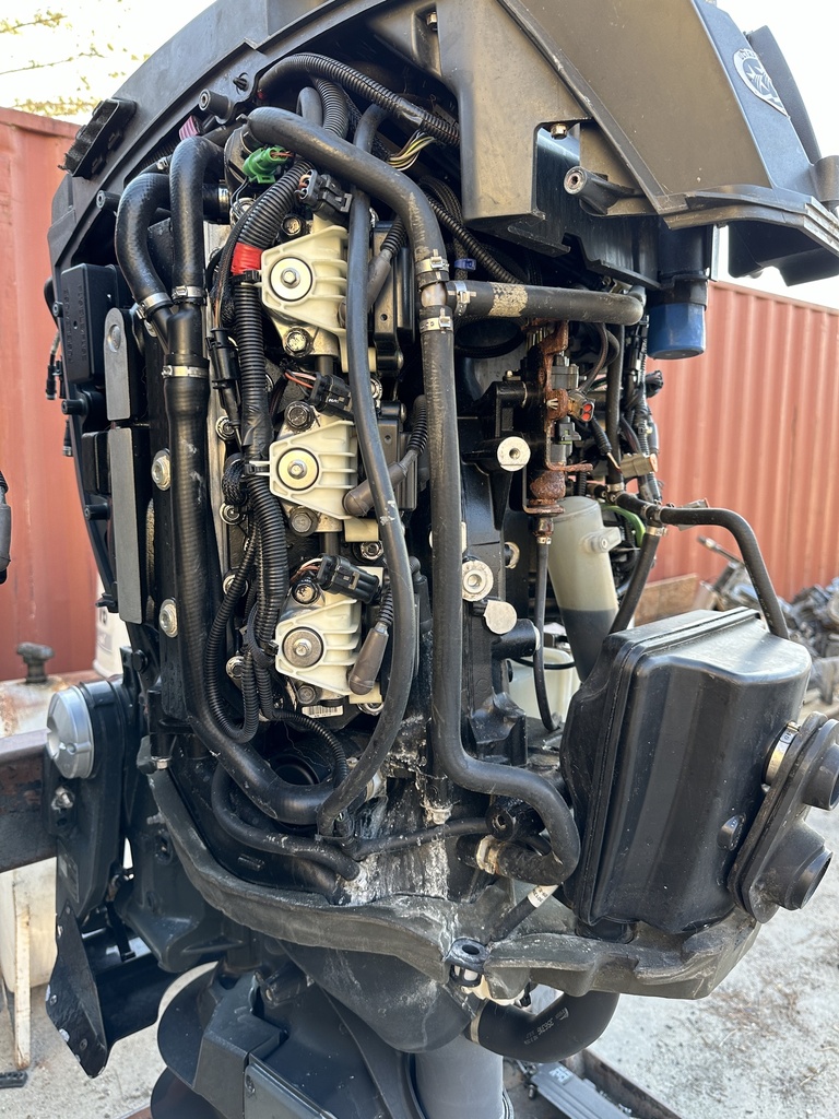 2017 Evinrude 250HP G2 2 Stroke Outboard Engine 25" Pair Twins