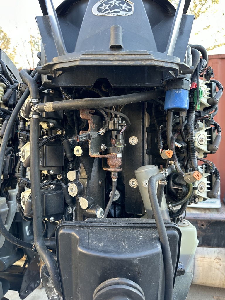 2017 Evinrude 250HP G2 2 Stroke Outboard Engine 25" Pair Twins