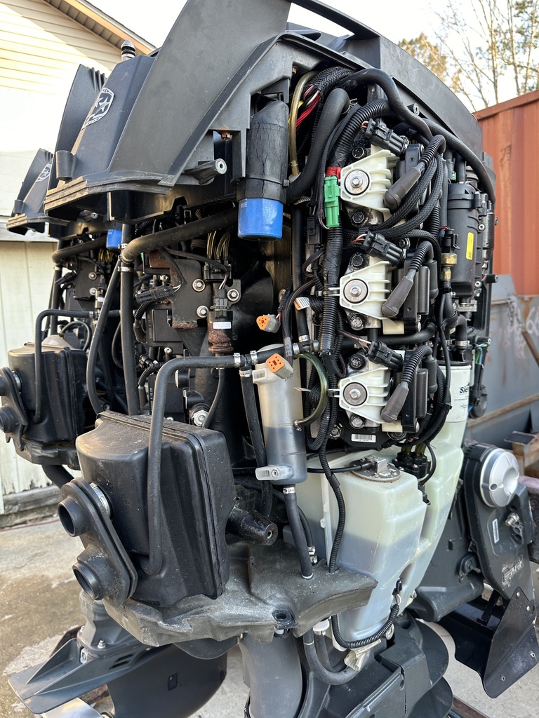 2017 Evinrude 250HP G2 2 Stroke Outboard Engine 25" Pair Twins