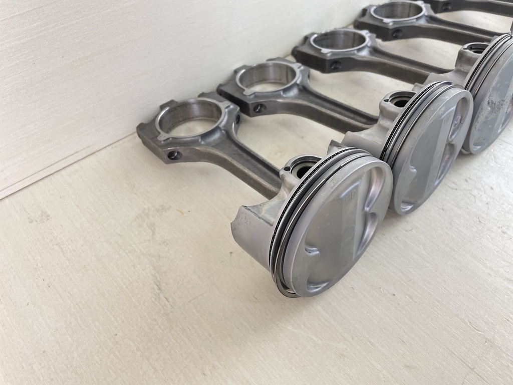 2002-2005 Yamaha 200 225 HP 4 Stroke Outboard Piston & Connecting Rod 69J-11631-00-B0