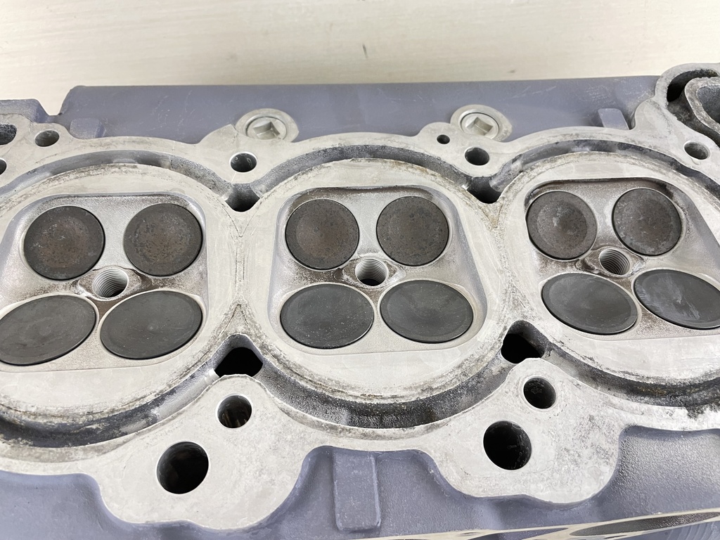 2003 Yamaha 200 225 HP 4 Stroke Outboard Cylinder Head Starboard 69J-W009A-01-1S