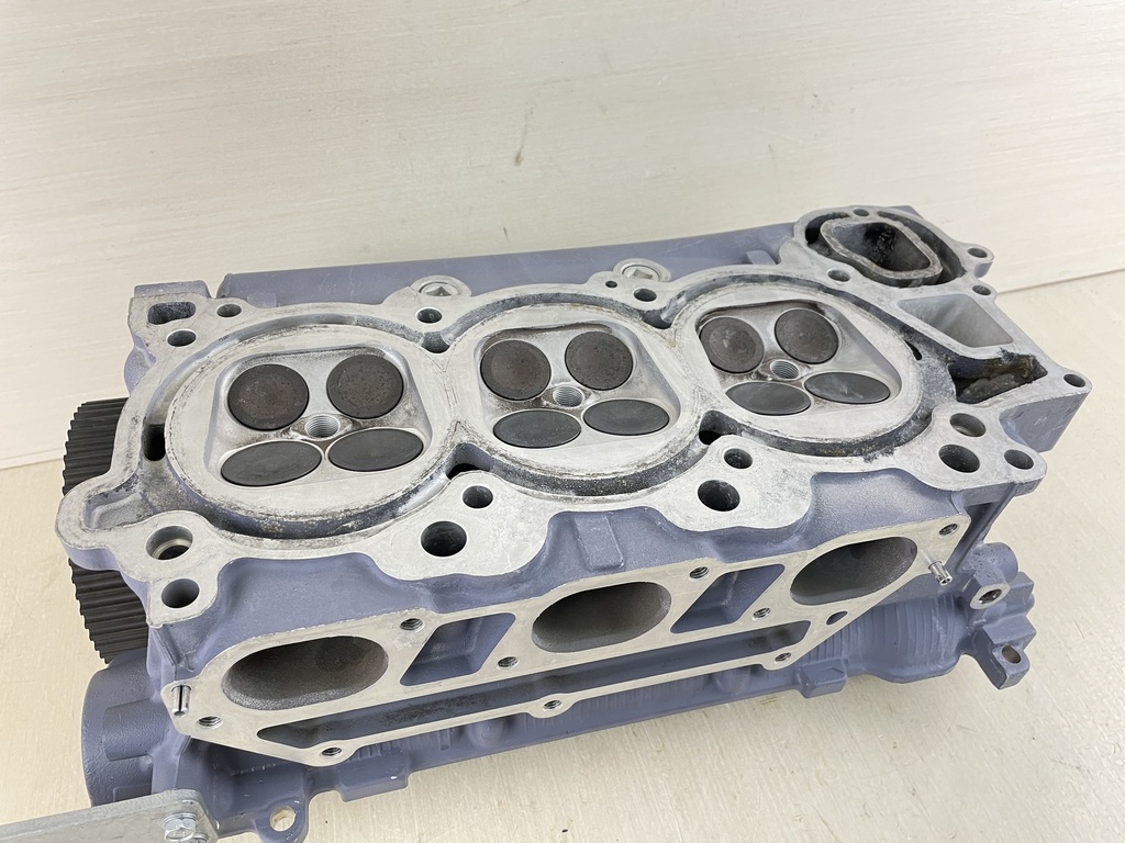 2003 Yamaha 200 225 HP 4 Stroke Outboard Cylinder Head Starboard 69J-W009A-01-1S