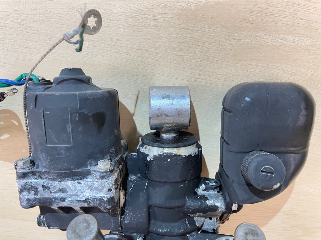Evinrude Johnson BRP Power Trim & Tilt Unit Assembly