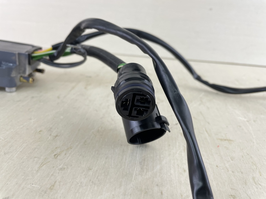 2003 Yamaha 200 225 HP 4 Stroke Outboard Rectifier & Regulator Assembly 69J-81960-10-00