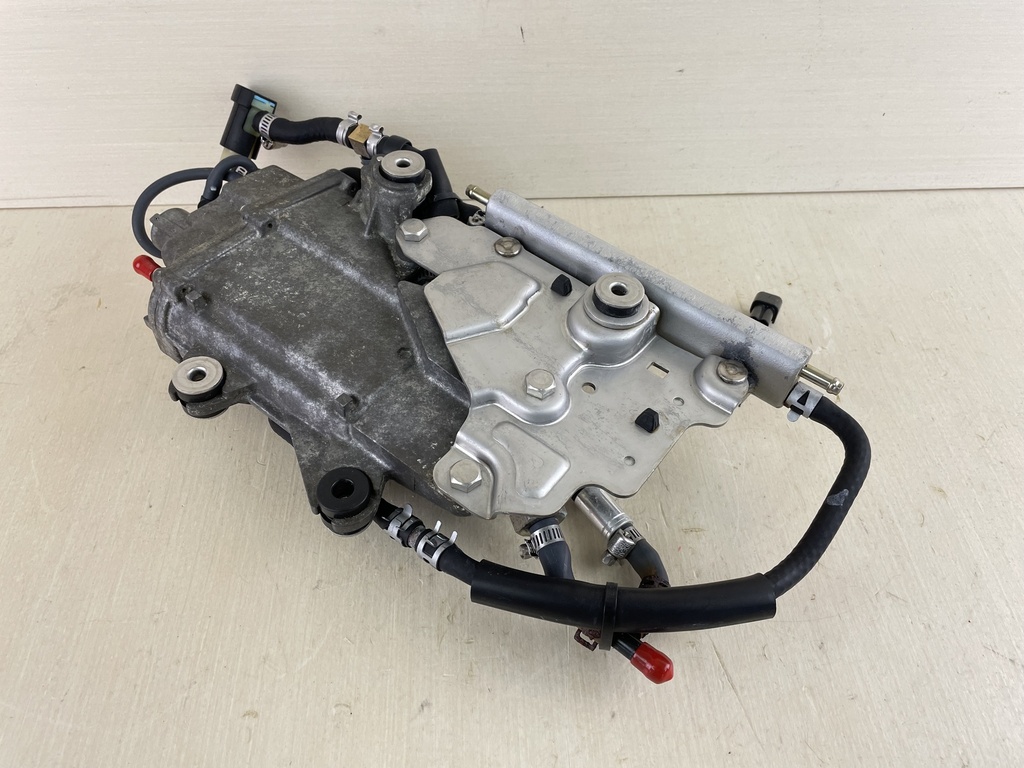 2003 Yamaha 200 225 HP 4 Stroke Outboard Fuel Float Chamber VST 69J-14180-10-00