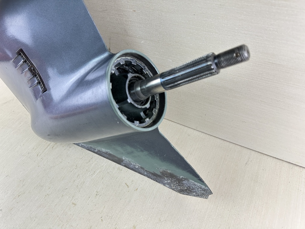 04-14 Yamaha 150HP 4 Stroke 25" Lower Unit Gear Case 64P-45300-12-8D Counter