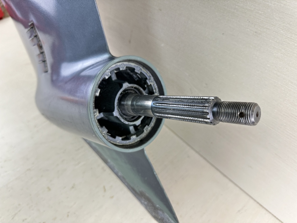 04-14 Yamaha 150HP 4 Stroke 25" Lower Unit Gear Case 64P-45300-12-8D Counter