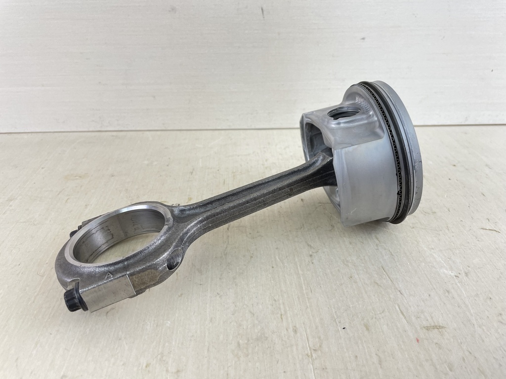 63P-11631-10-93 Yamaha 150HP 4 Stroke Piston & Connecting Rod 11-22