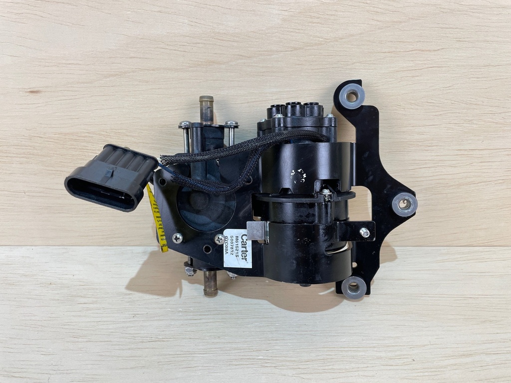 Evinrude Etec 225HP Oil Pump With Bracket & Lift Pump