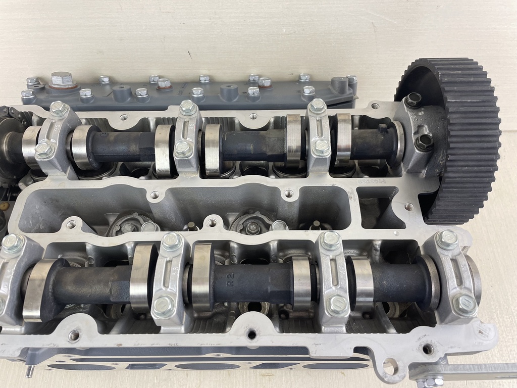 2004 Yamaha 200 225 HP 4 Stroke Starboard Cylinder Head 69J-W009A-02-1S