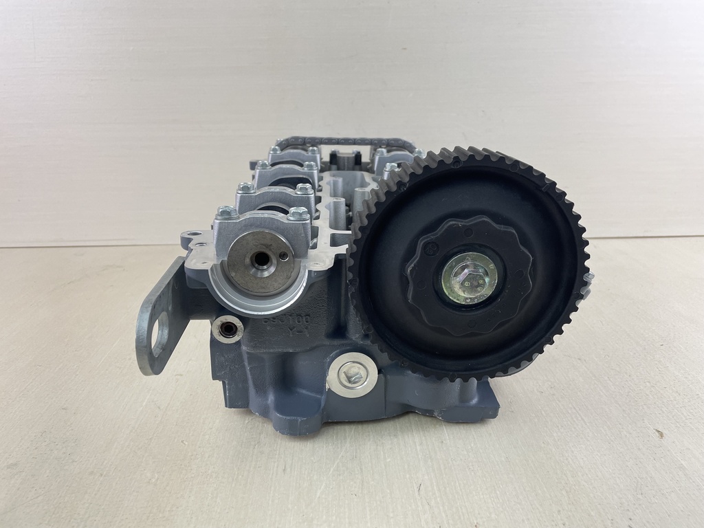 2004 Yamaha 200 225 HP 4 Stroke Starboard Cylinder Head 69J-W009A-02-1S