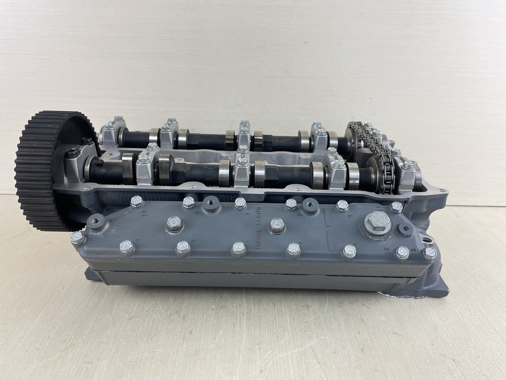 2004 Yamaha 200 225 HP 4 Stroke Starboard Cylinder Head 69J-W009A-02-1S