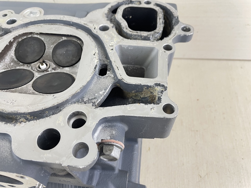 2004 Yamaha 200 225 HP 4 Stroke Starboard Cylinder Head 69J-W009A-02-1S