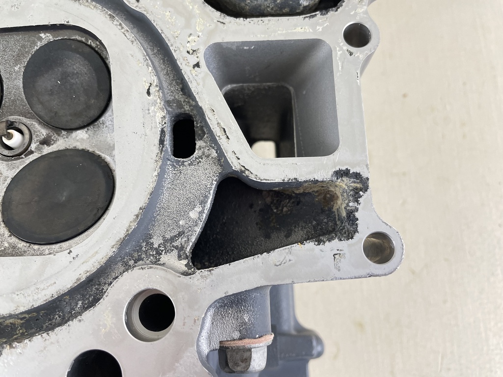 2004 Yamaha 200 225 HP 4 Stroke Starboard Cylinder Head 69J-W009A-02-1S