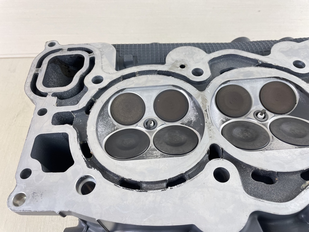 Yamaha 225 250 300 HP 4.2L Starboard Cylinder Head 6CE-W009A-00-9S