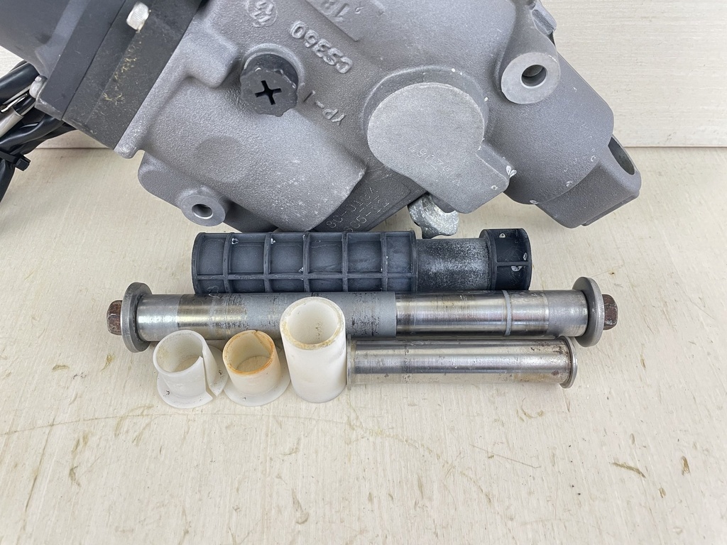 2005 + 50 60 HP Yamaha 4 Stroke Power Trim Tilt Unit Assembly 6C5-43800-01-8D 