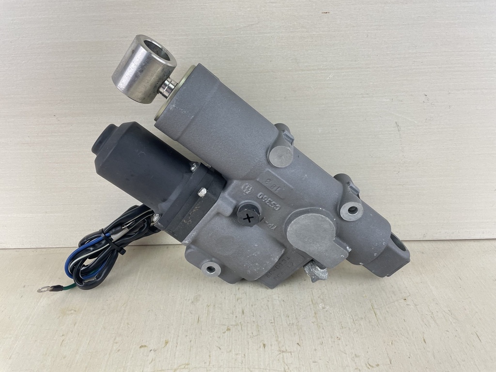 2005 + 50 60 HP Yamaha 4 Stroke Power Trim Tilt Unit Assembly 6C5-43800-01-8D 