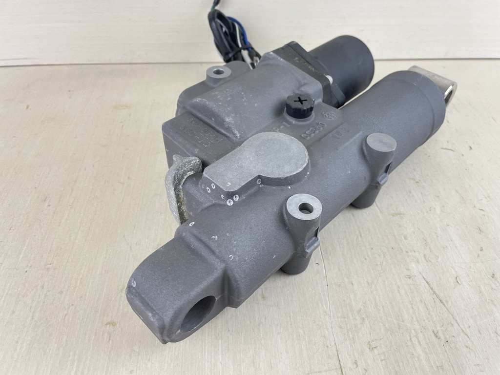 2005 + 50 60 HP Yamaha 4 Stroke Power Trim Tilt Unit Assembly 6C5-43800-01-8D 