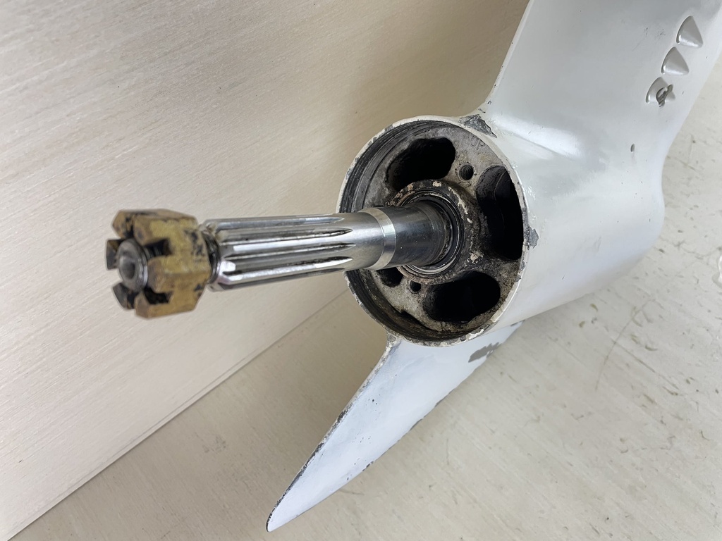 Evinrude 40 50 60 HP 2 Stroke Etec 20" Long Lower Unit Gear Case White