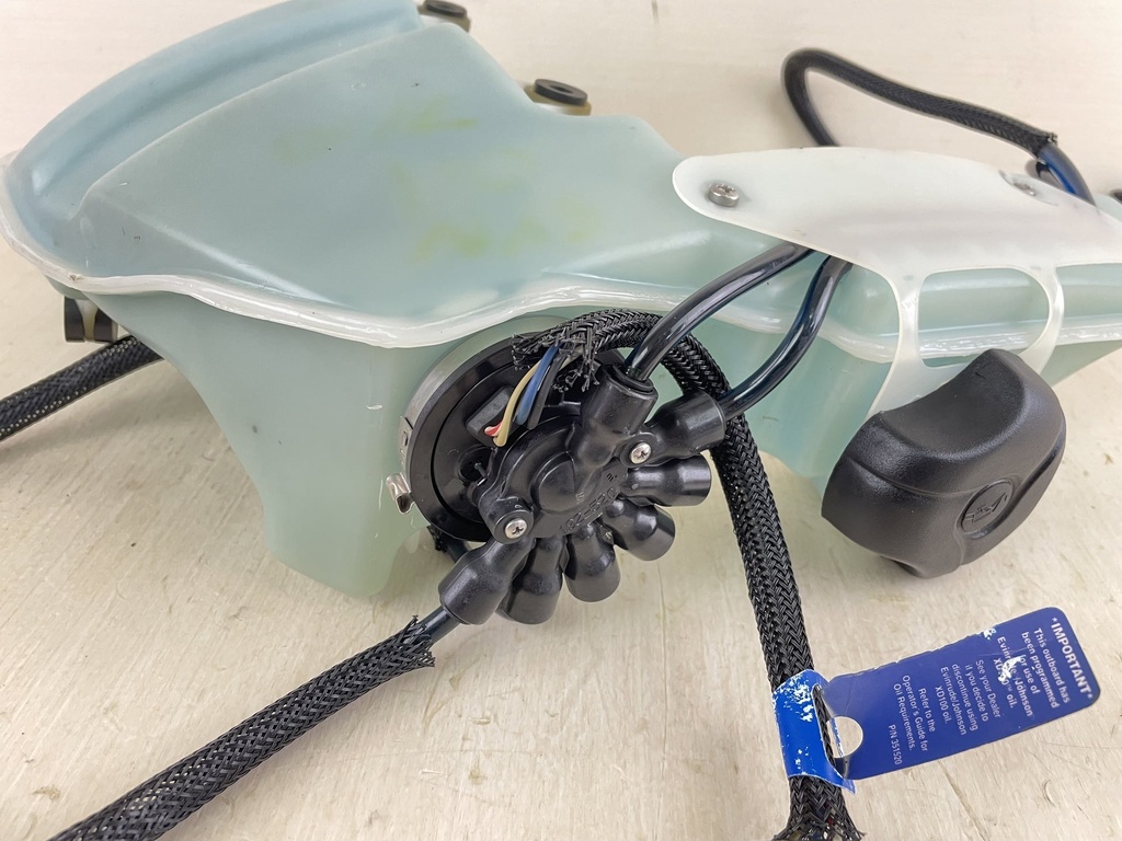 Evinrude Etec 40 50 60 HP Outboard Oil Tank & Pump 5007250 2008 +