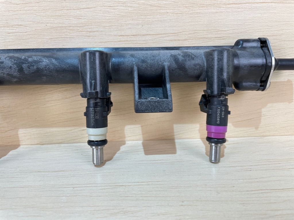 2006 Mercury 90HP Outboard Engine Fuel Injector Set Of 4 With Rail 8M0006027