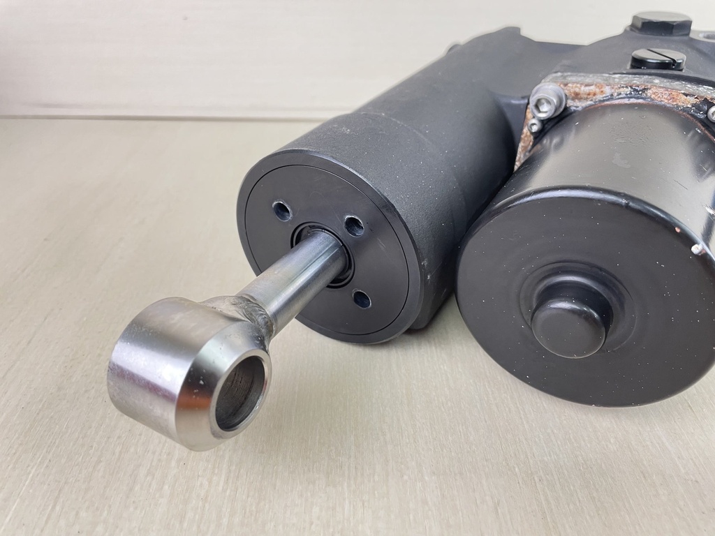 2004 + Evinrude Etec 40 50 60 HP Outboard Power Trim Tilt Unit 5009035