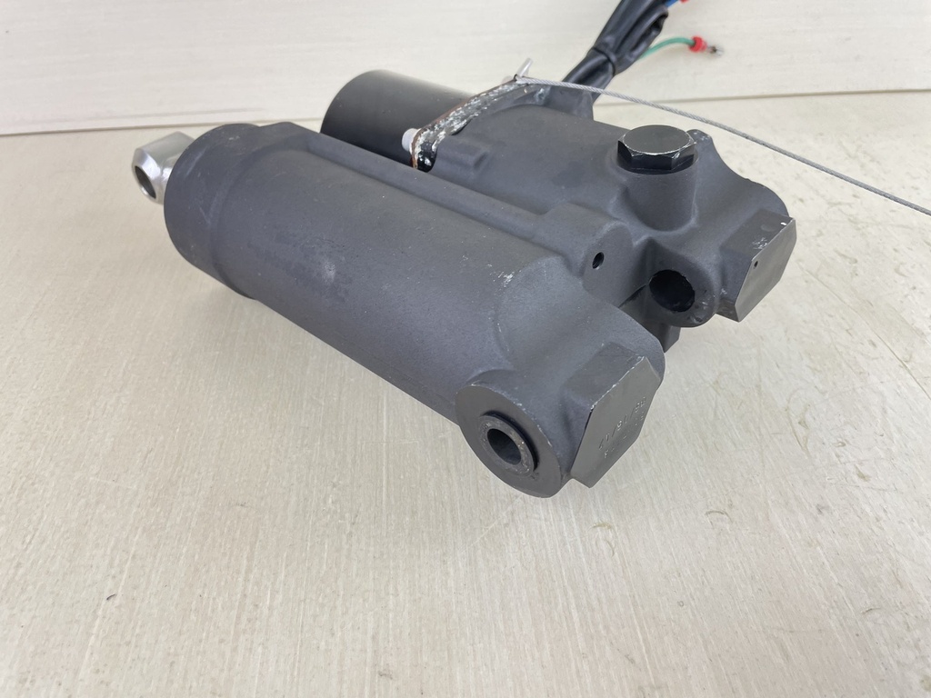 2004 + Evinrude Etec 40 50 60 HP Outboard Power Trim Tilt Unit 5009035