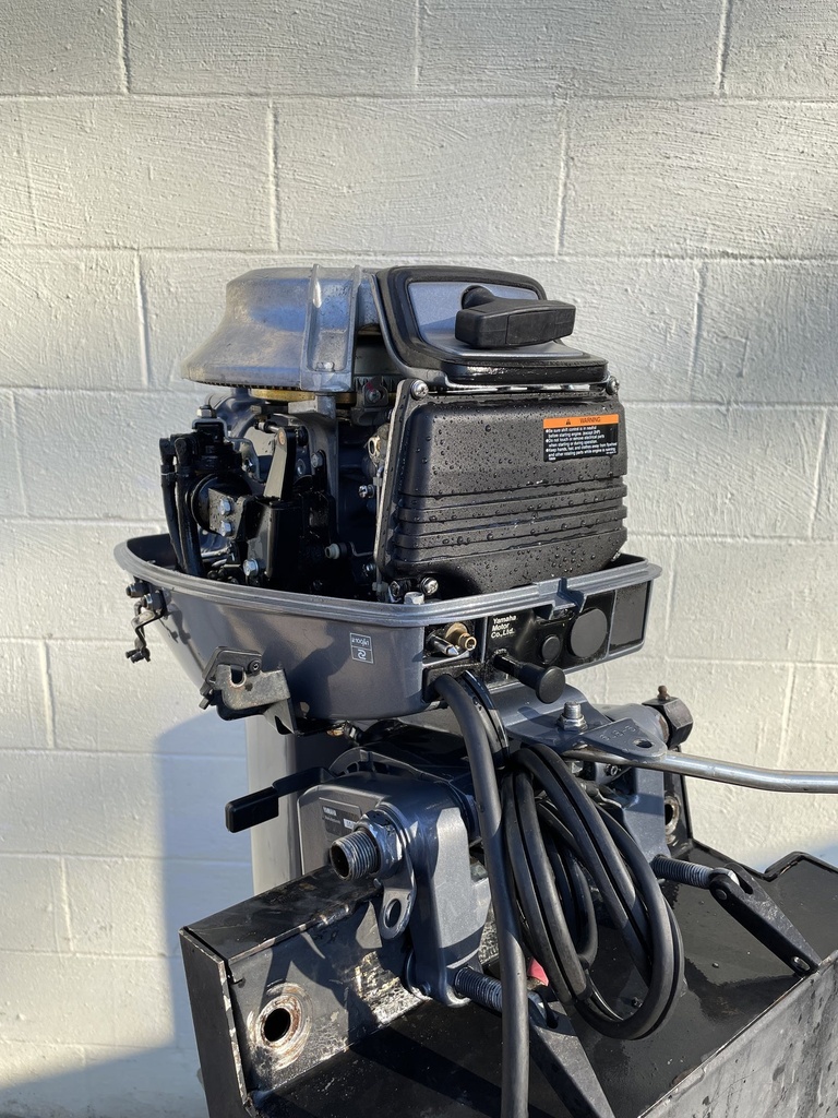 2006 Yamaha 25HP 2 Stroke Outboard Long Shaft W/ Controls