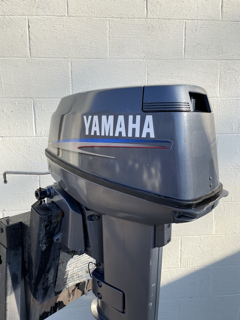 2006 Yamaha 25HP 2 Stroke Outboard Long Shaft W/ Controls