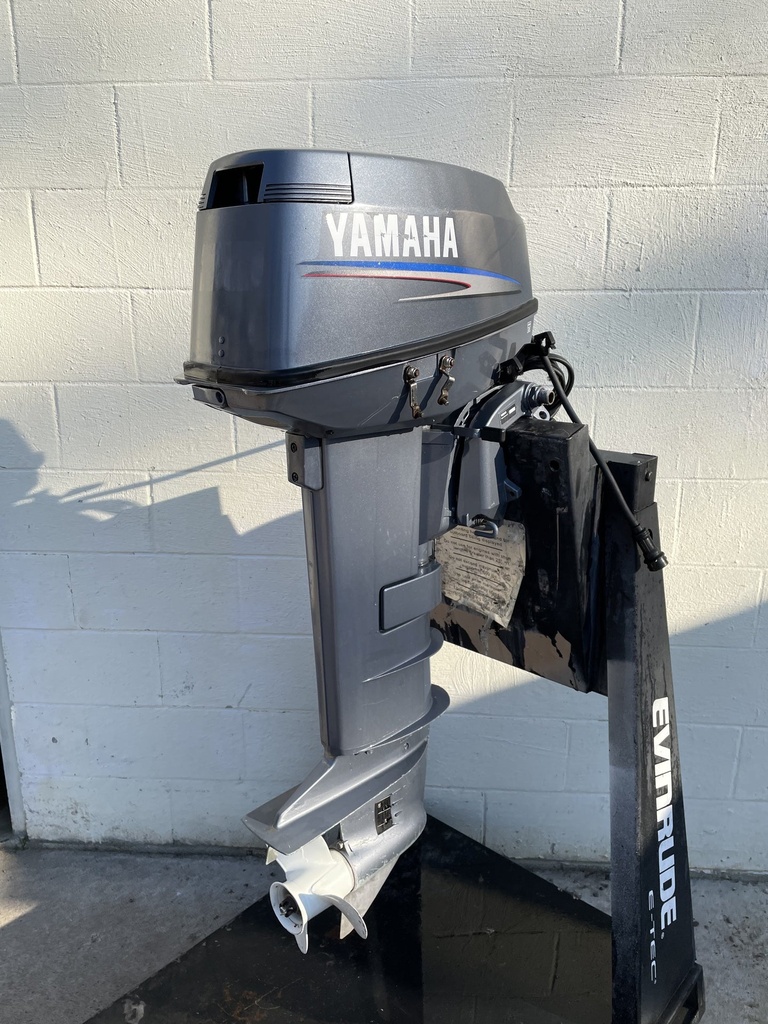 2006 Yamaha 25HP 2 Stroke Outboard Long Shaft W/ Controls