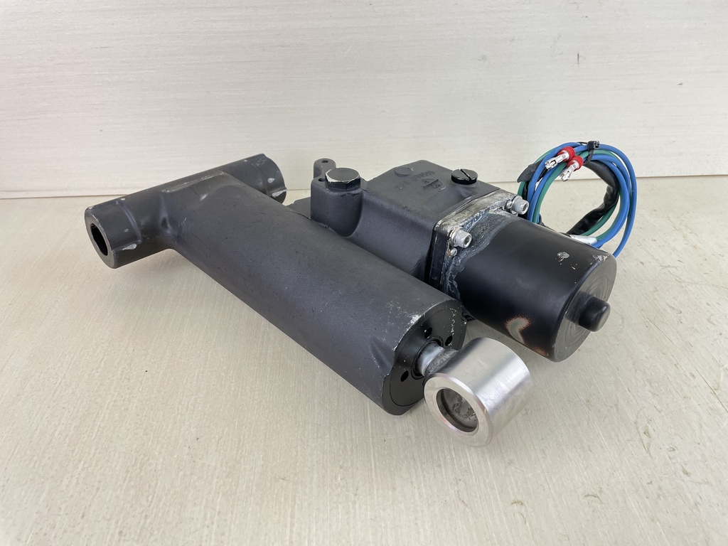 Evinrude Etec 70 90 115 130 HP Outboard Trim & Tilt Assembly 5005756 5008949