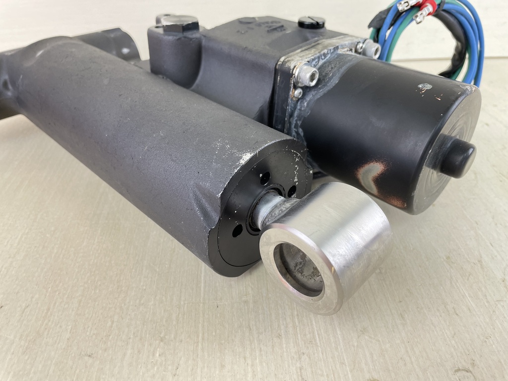 Evinrude Etec 70 90 115 130 HP Outboard Trim & Tilt Assembly 5005756 5008949