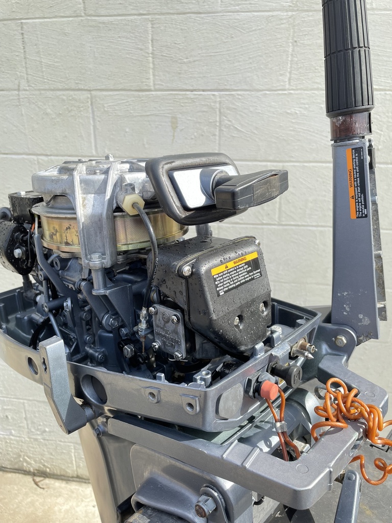 Yamaha 15HP 2 Stroke Outboard Long Shaft W/ Tiller Handle - Good Condition