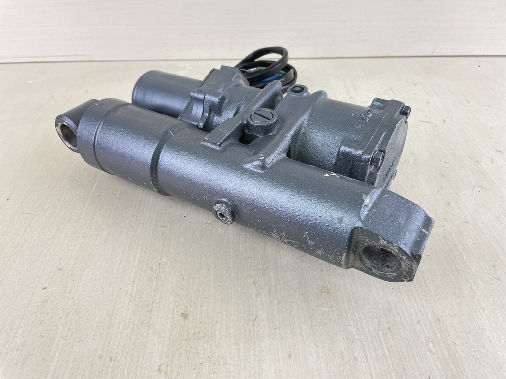 1995 - 2001 Yamaha 40 50 HP 4 Stroke Power Trim & Tilt Unit 62X-43800-00-4D