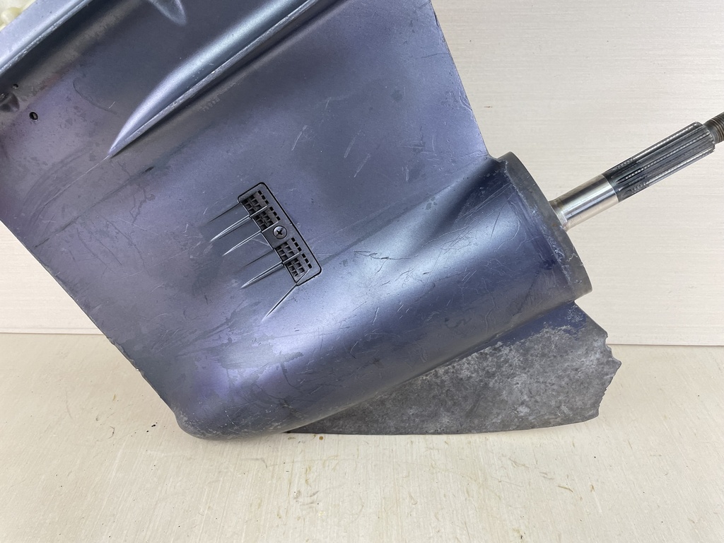 04-14 Yamaha 150HP 4 Stroke 25" Shaft Lower Unit Gear Case 63P-45300-17-8D RH