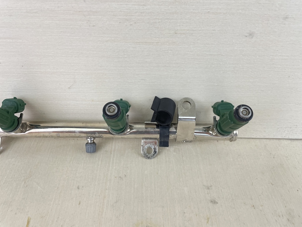 11 - 2020 Yamaha 150HP 4 Stroke Outboard Fuel Injector With Rail 63P-13761-01-00