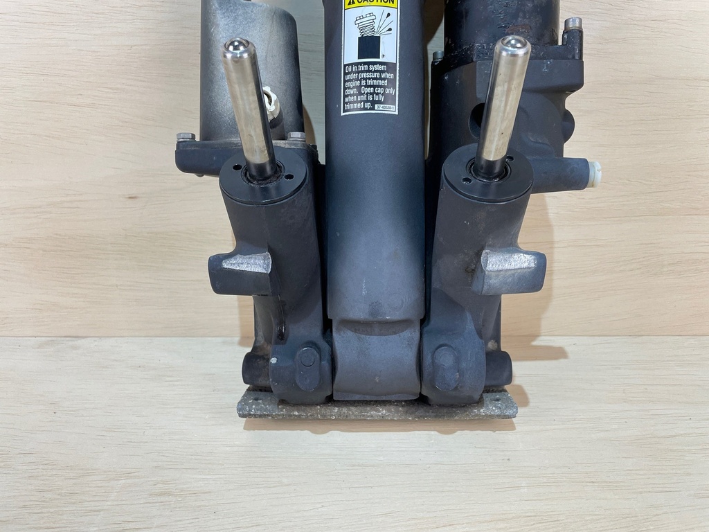 2004 Mercury Optimax 225HP Power Trim & Tilt Unit Assembly 855998A05 855998A3