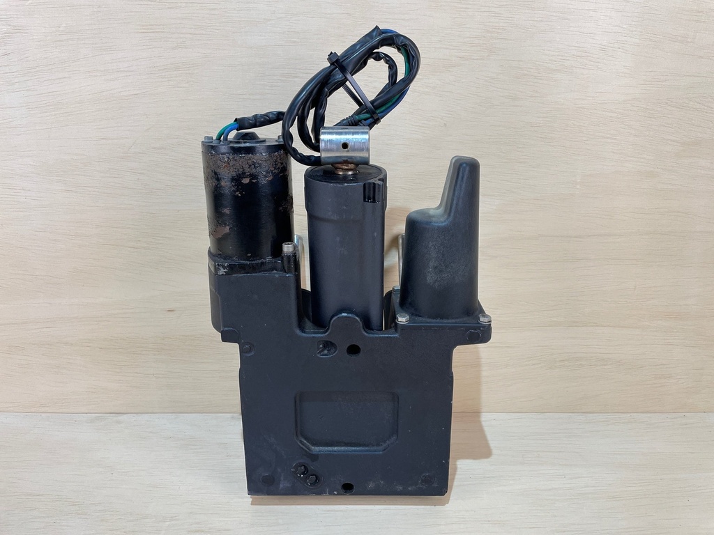 2004 Mercury Optimax 225HP Power Trim & Tilt Unit Assembly 855998A05 855998A3