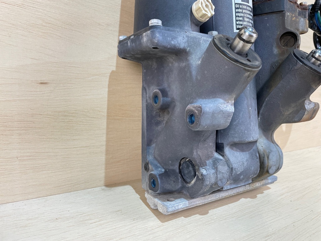 2010 Mercury Optimax Pro XS 225HP Power Trim & Tilt Assembly 855998A10 8M0168222