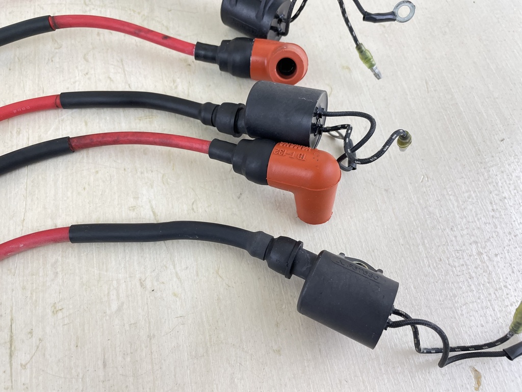 2001 Yamaha 225HP 2 Stroke Outboard Ignition Coil Set 61A-85570-00-00