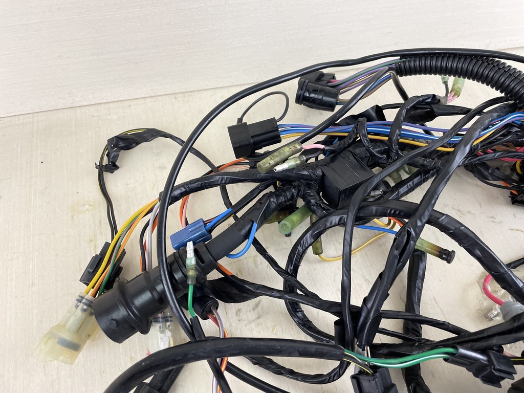 2001 Yamaha 225HP 2 Stroke Outboard Engine Wire Harness 65L-82590-00-00