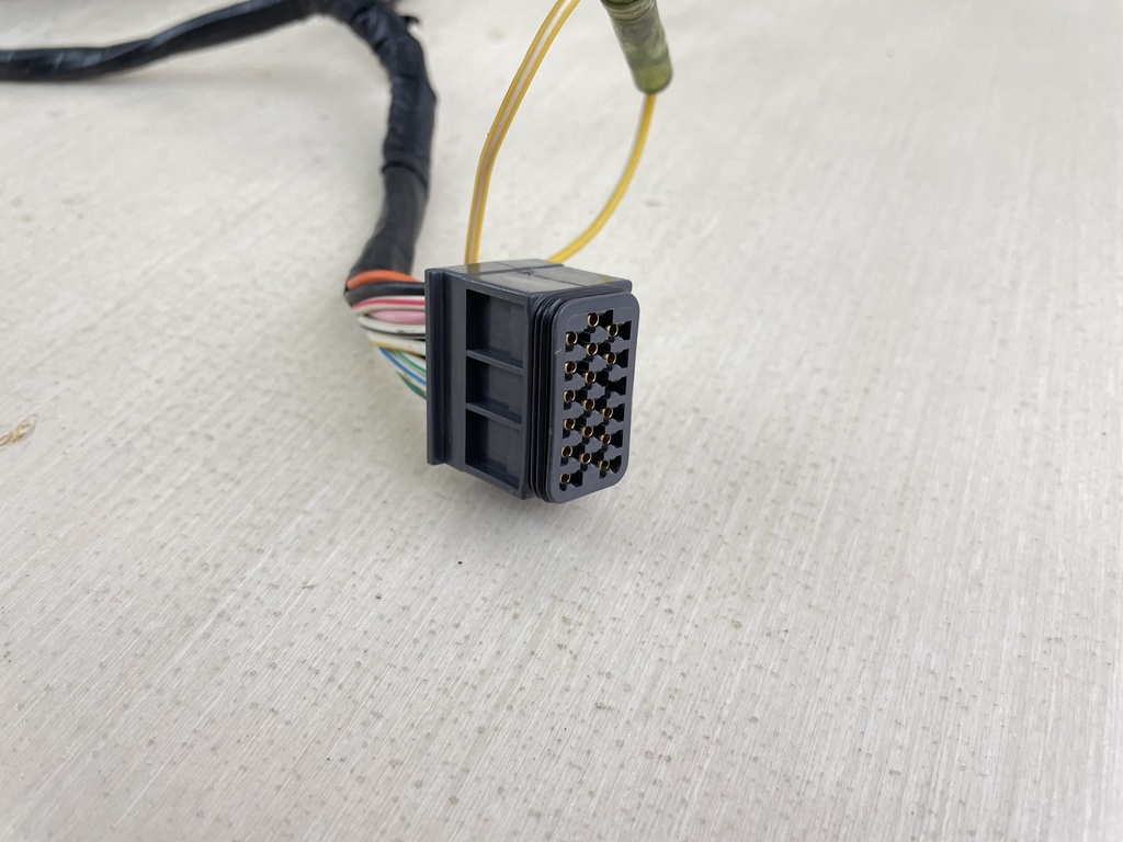 2001 Yamaha 225HP 2 Stroke Outboard Engine Wire Harness 65L-82590-00-00