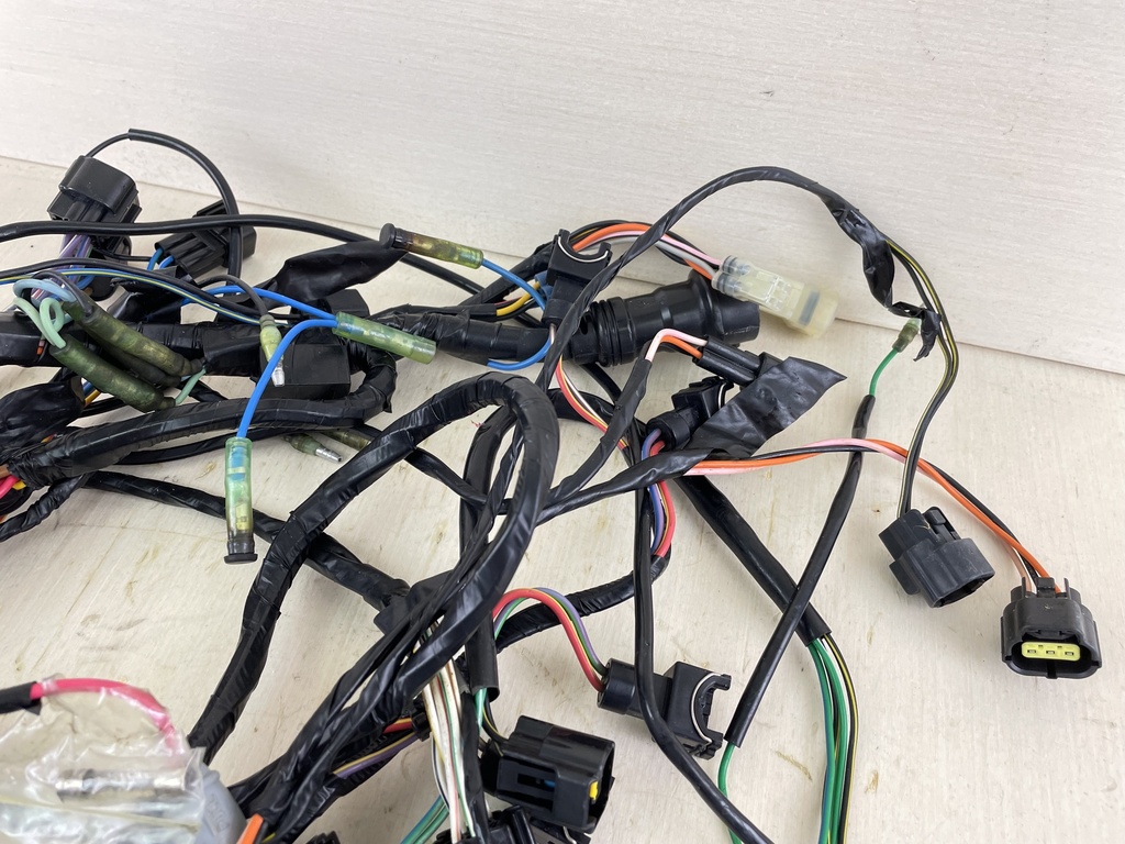 2001 Yamaha 225HP 2 Stroke Outboard Engine Wire Harness 65L-82590-00-00