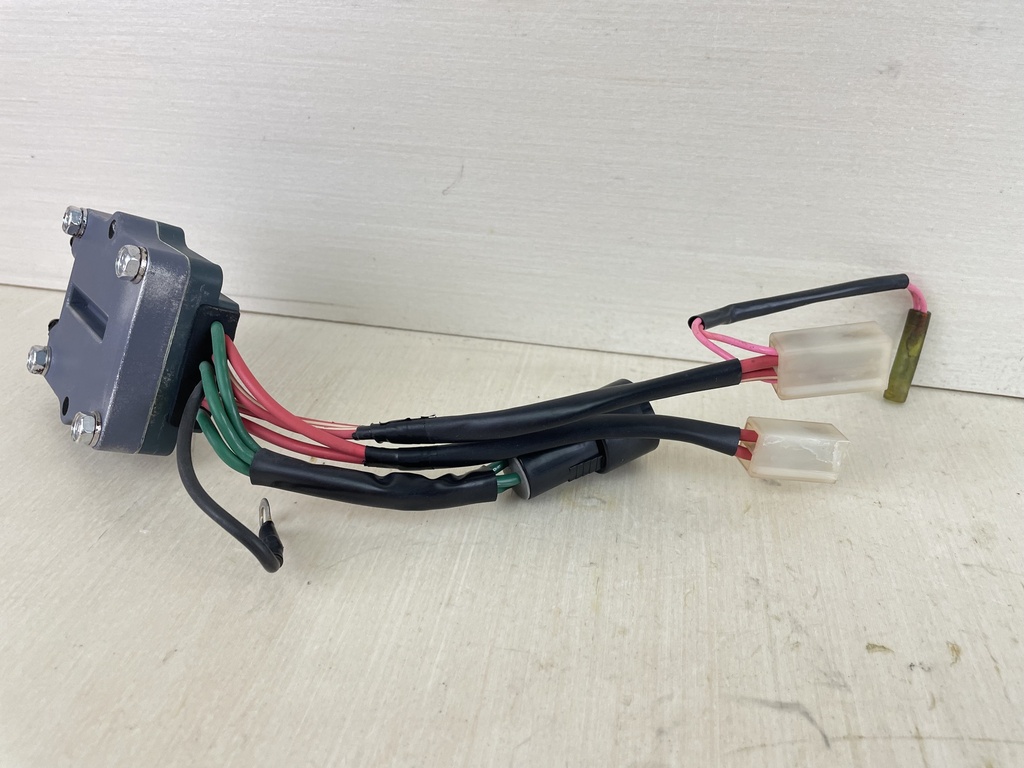 2001 Yamaha 225HP 2 Stroke Outboard Rectifier Regulator 61A-81960-01-00