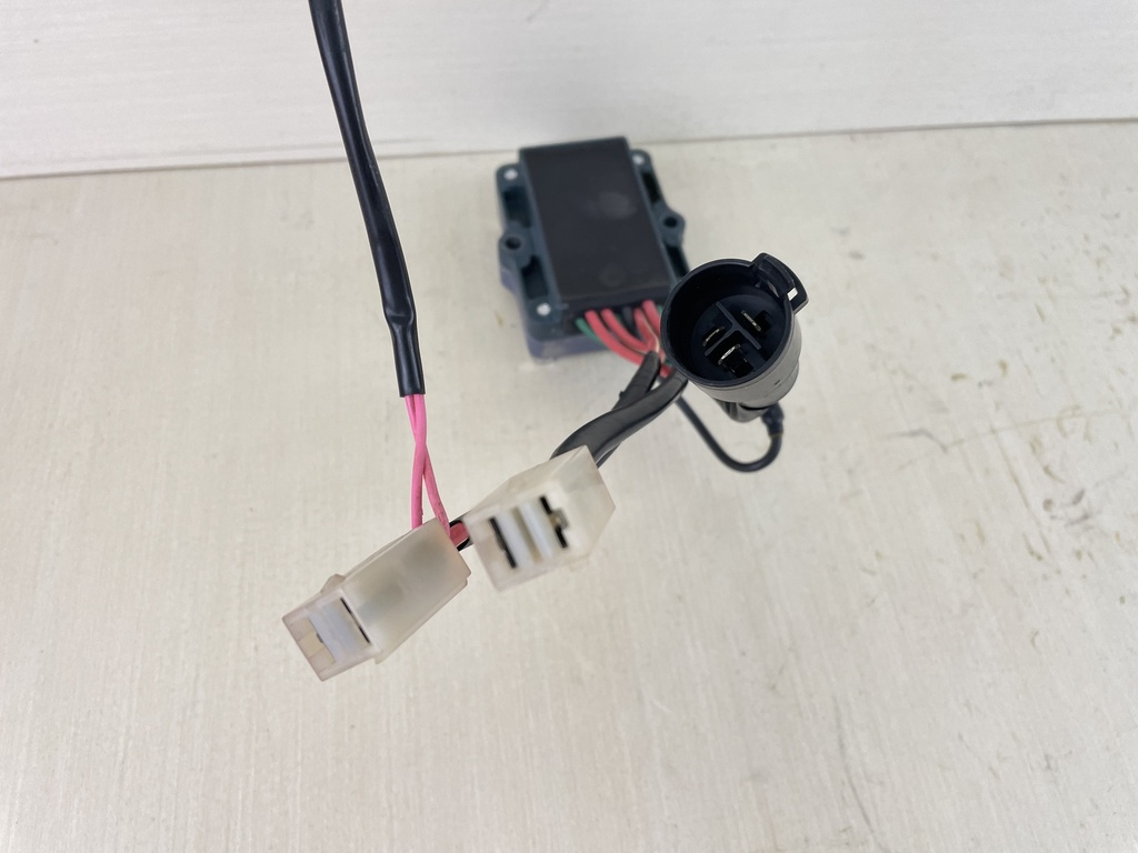 2001 Yamaha 225HP 2 Stroke Outboard Rectifier Regulator 61A-81960-01-00